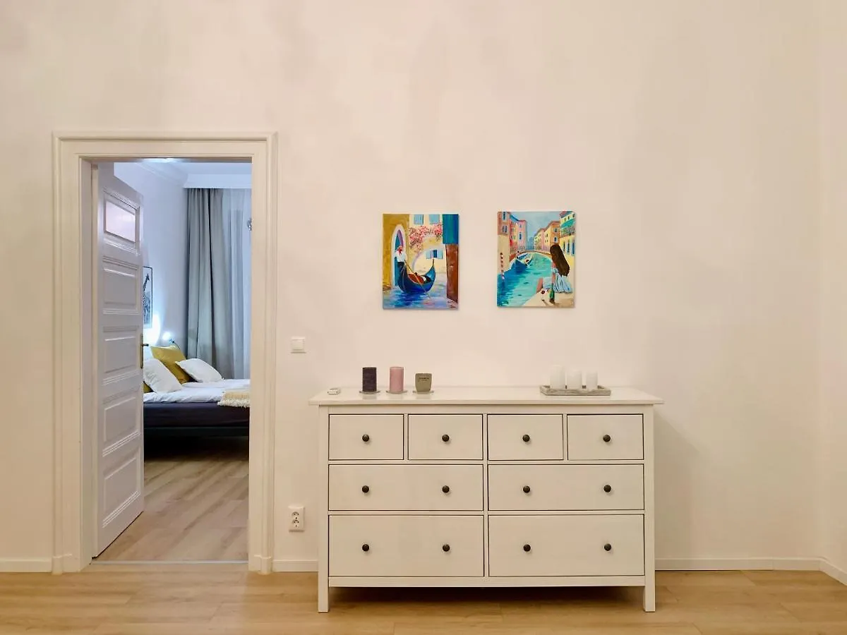 Main Square Apartman contacts